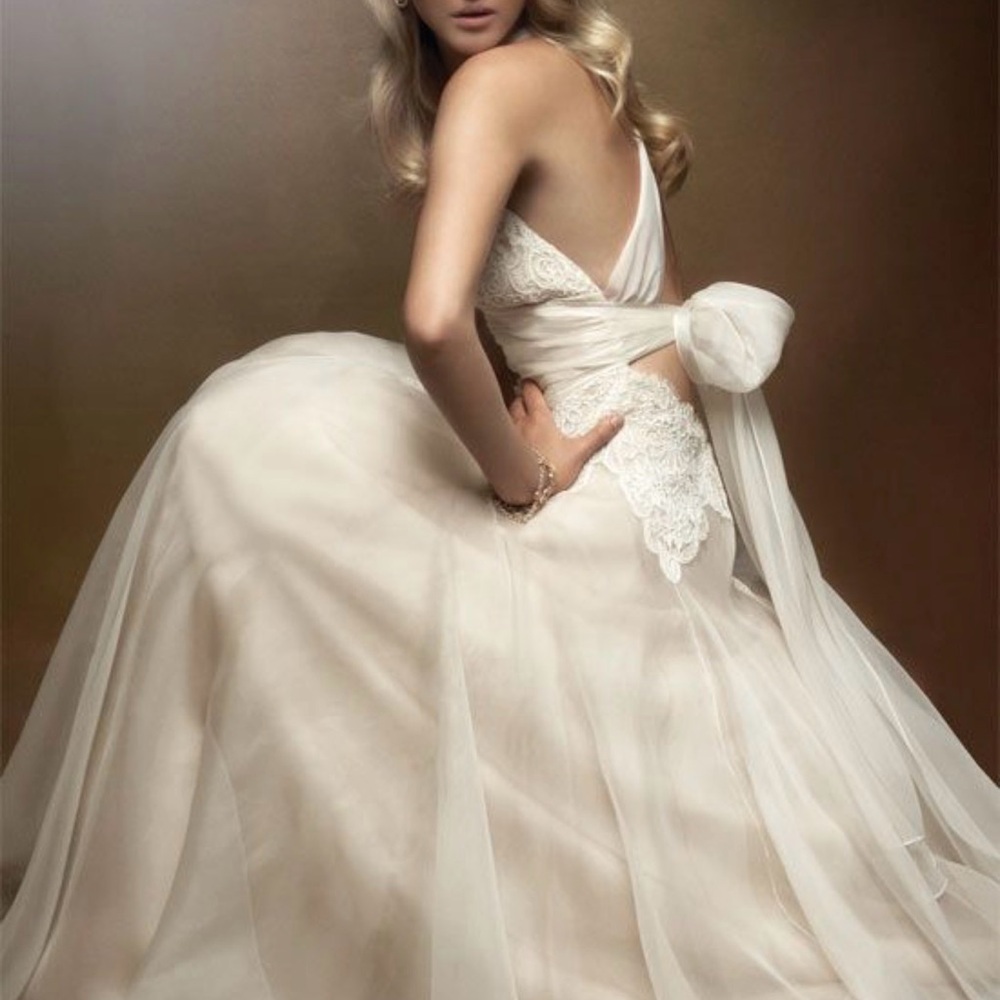 Elegant Ivory Lace-Accented Evening Dress